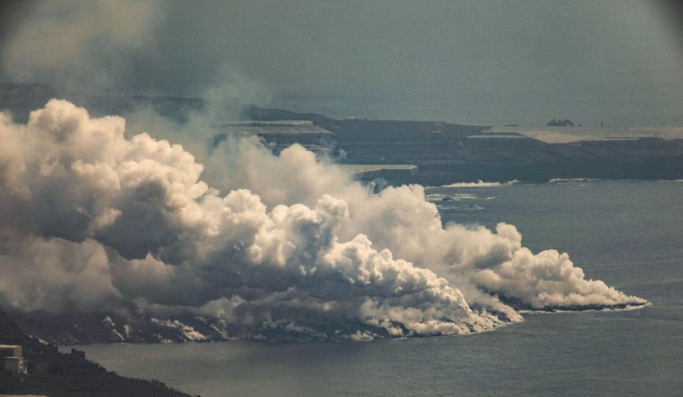 Un nor de gaze toxice produse de erupția vulcanului din La Palma a ajuns în Europa