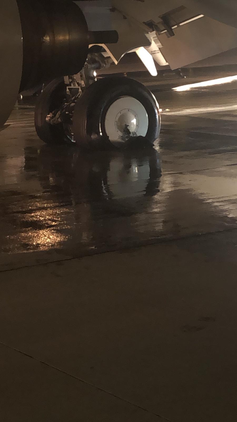 Incendiu la trenul de aterizare al unui avion care a aterizat pe Aeroportul Cluj-Napoca 731664