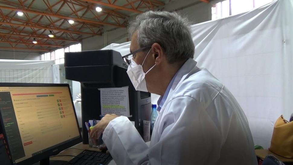 Marcel Vela a renunțat la geaca neagră și a trecut la halatul alb   731645