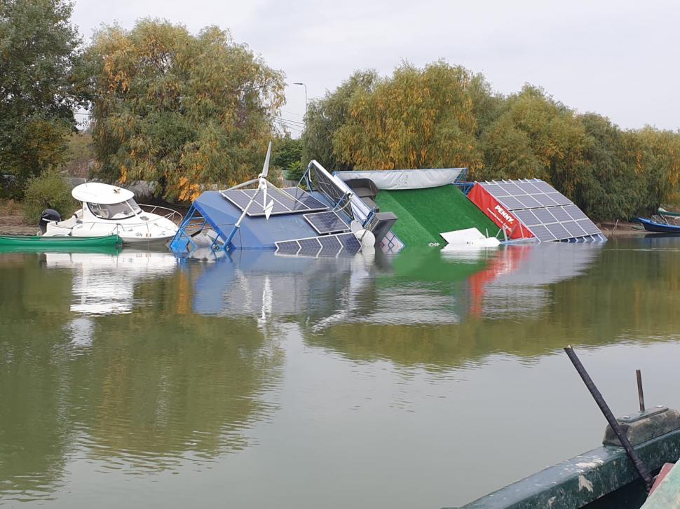 Pontonul inaugurat cu fast la Tulcea, scufundat după trei săptămâni. Turcan: "Nu imaginea este importantă în acest caz" 731596