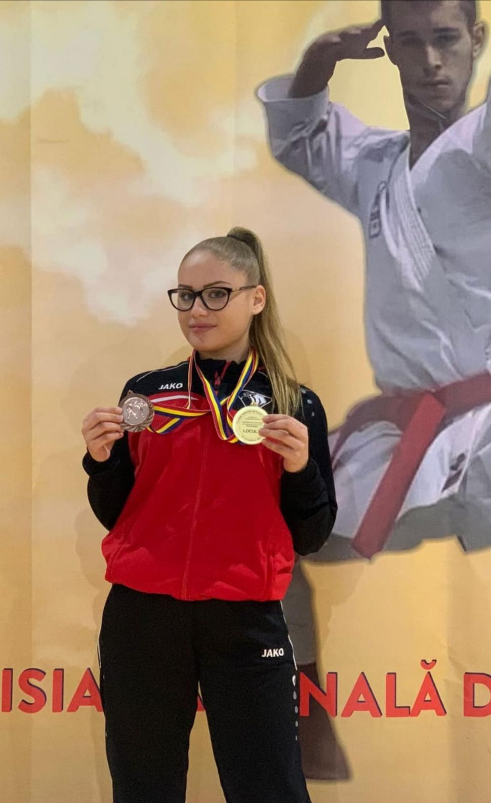 200 de sportivi s-au înfruntat la Campionatul Naţional de Karate Goju-Ryu. Povestea de succes a Emiliei Ştorobăneanu, campioana de 15 ani, cu peste 100 de medalii 732032