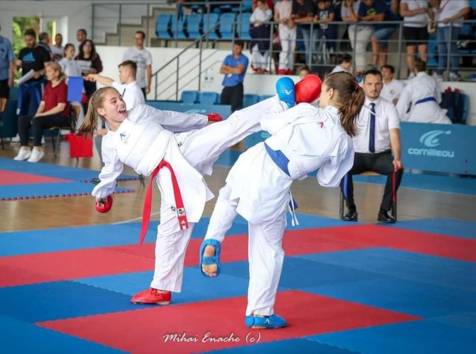 200 de sportivi s-au înfruntat la Campionatul Naţional de Karate Goju-Ryu. Povestea de succes a Emiliei Ştorobăneanu, campioana de 15 ani, cu peste 100 de medalii 732036