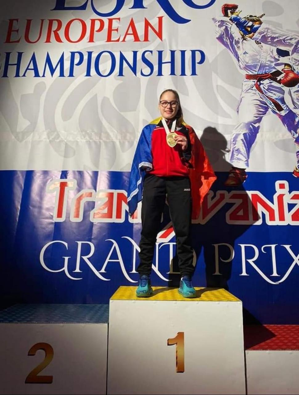200 de sportivi s-au înfruntat la Campionatul Naţional de Karate Goju-Ryu. Povestea de succes a Emiliei Ştorobăneanu, campioana de 15 ani, cu peste 100 de medalii 732039