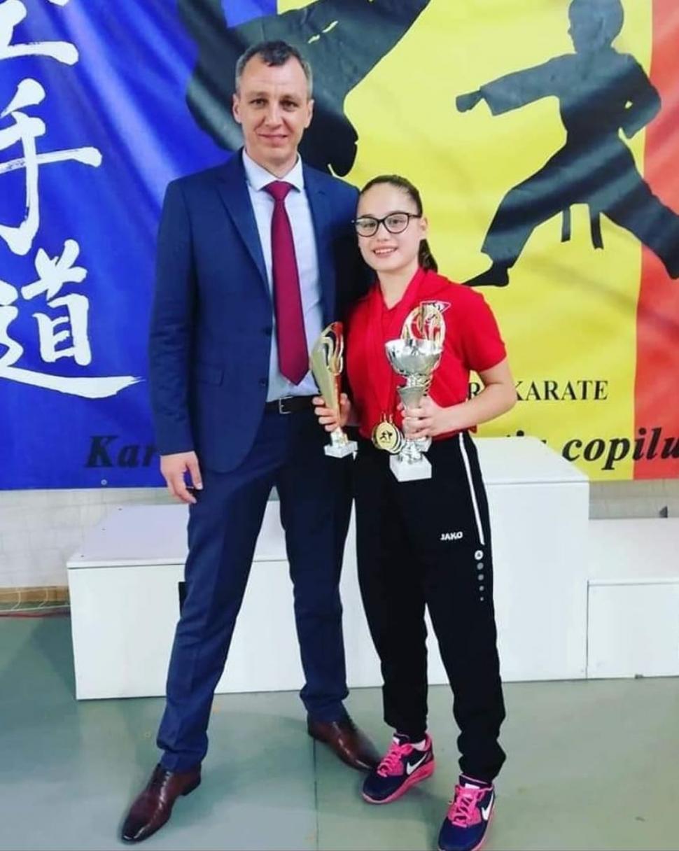 200 de sportivi s-au înfruntat la Campionatul Naţional de Karate Goju-Ryu. Povestea de succes a Emiliei Ştorobăneanu, campioana de 15 ani, cu peste 100 de medalii 732042