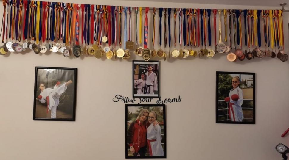 200 de sportivi s-au înfruntat la Campionatul Naţional de Karate Goju-Ryu. Povestea de succes a Emiliei Ştorobăneanu, campioana de 15 ani, cu peste 100 de medalii 732045