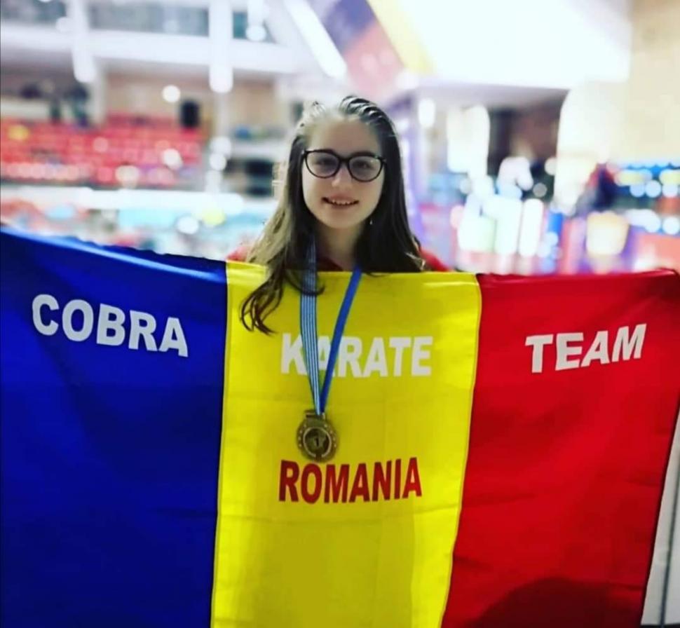 200 de sportivi s-au înfruntat la Campionatul Naţional de Karate Goju-Ryu. Povestea de succes a Emiliei Ştorobăneanu, campioana de 15 ani, cu peste 100 de medalii 732047