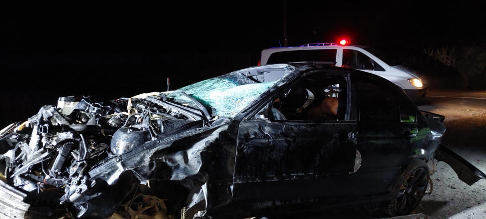Trei tineri au murit pe loc, după ce mașina în care se aflau, condusă de un polițist, s-a răsturnat 731883