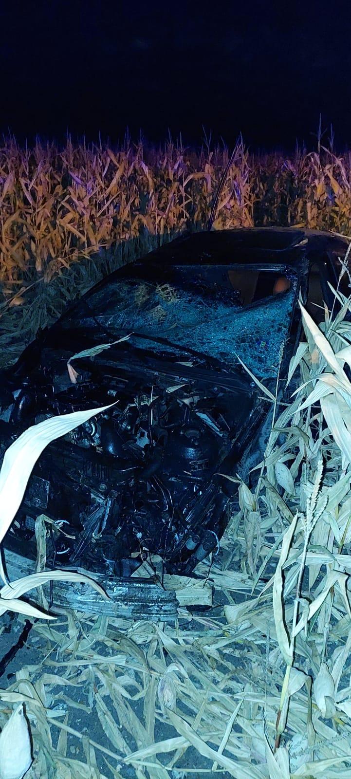 Trei tineri au murit pe loc, după ce mașina în care se aflau, condusă de un polițist, s-a răsturnat 731887