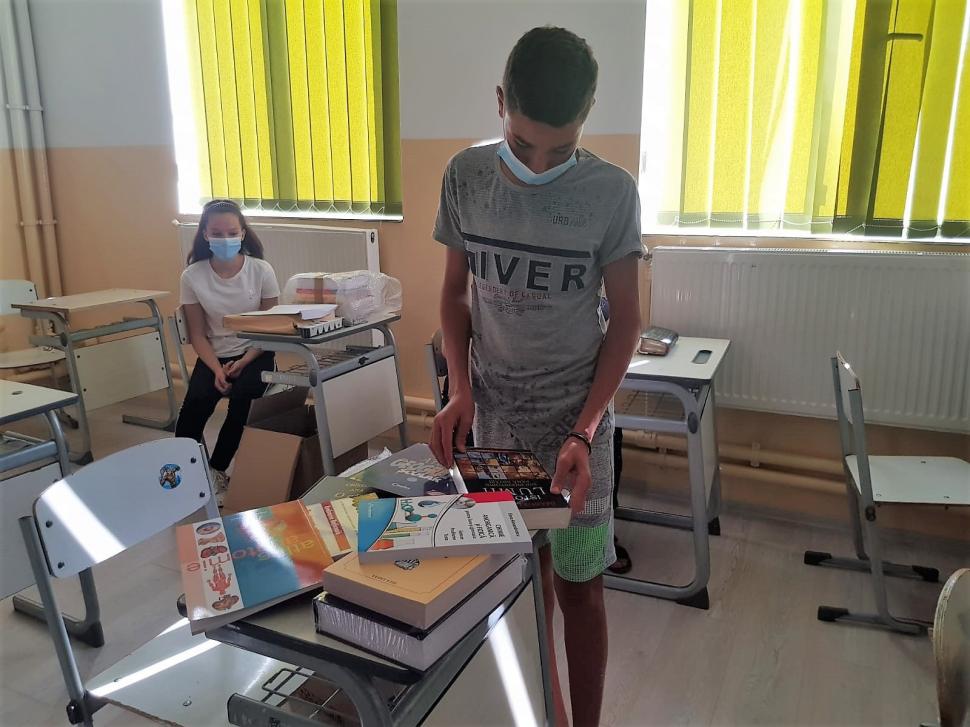 111 copii afectați de pandemie din 11 județe ale țării au primit cărți și rechizite cu sprijinul Sika România și al Fundației Mereu Aproape 731946