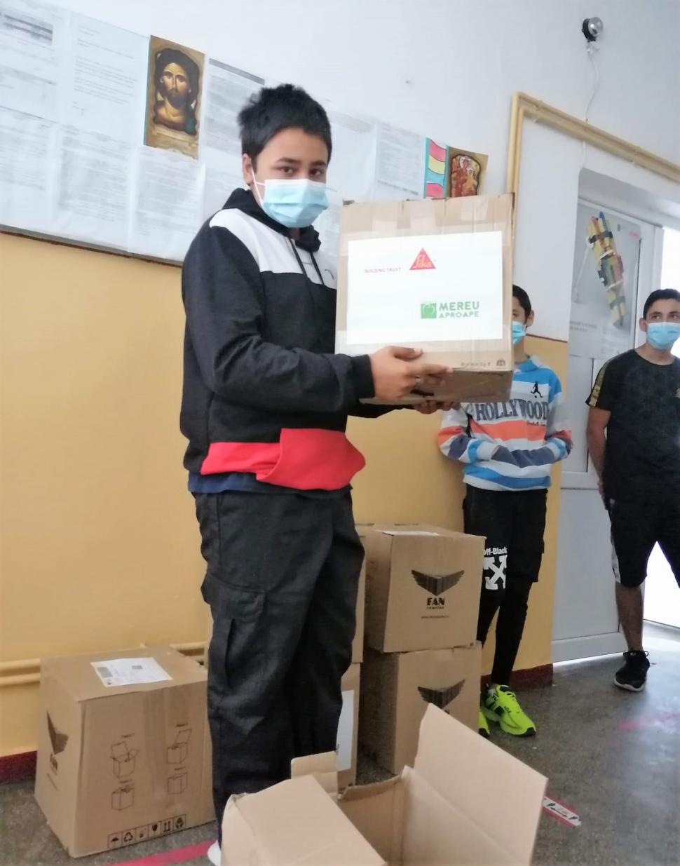 111 copii afectați de pandemie din 11 județe ale țării au primit cărți și rechizite cu sprijinul Sika România și al Fundației Mereu Aproape 731949