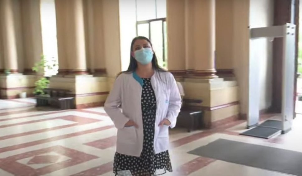 Mădălina, o studentă româncă, apare într-un clip OMS care atrage atenția asupra unui aspect dramatic al pandemiei
