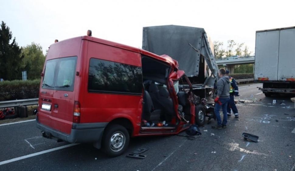 Cinci morţi într-un microbuz românesc strivit de un camion, accident pe autostrada M1 din Ungaria 732253