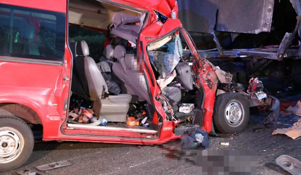Cinci morţi într-un microbuz românesc strivit de un camion, accident pe autostrada M1 din Ungaria 732255