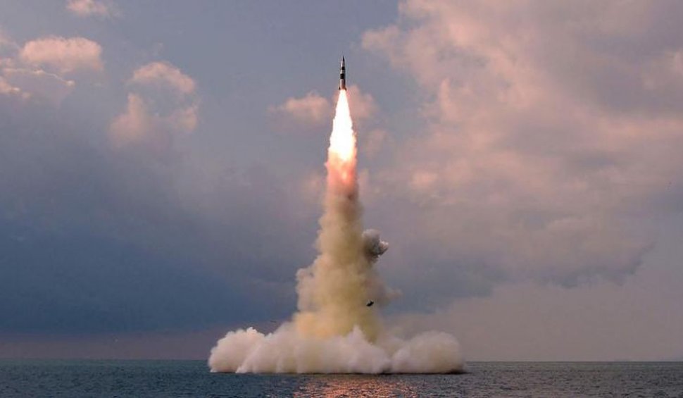 Arsenalul mortal de rachete al lui Kim Jong-un. Regimul a confirmat o nouă lansare de pe submarin, cu o tehnologie care îngreunează detecția