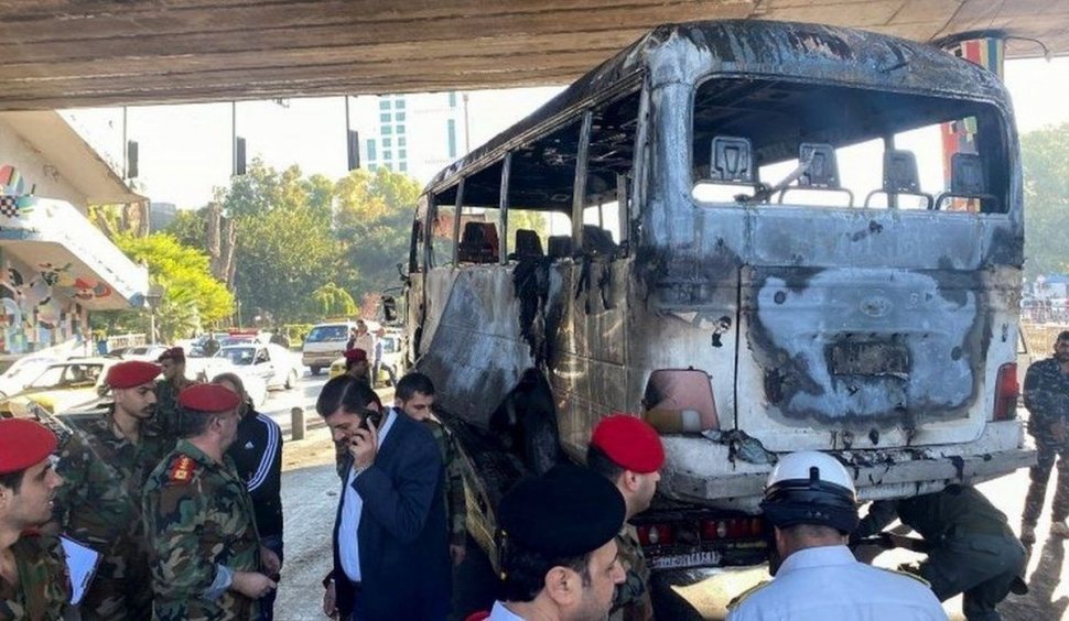 Un autobuz cu militari a explodat la Damasc. Atacul în care e suspectat ISIS s-a soldat cu cel puțin 14 morți