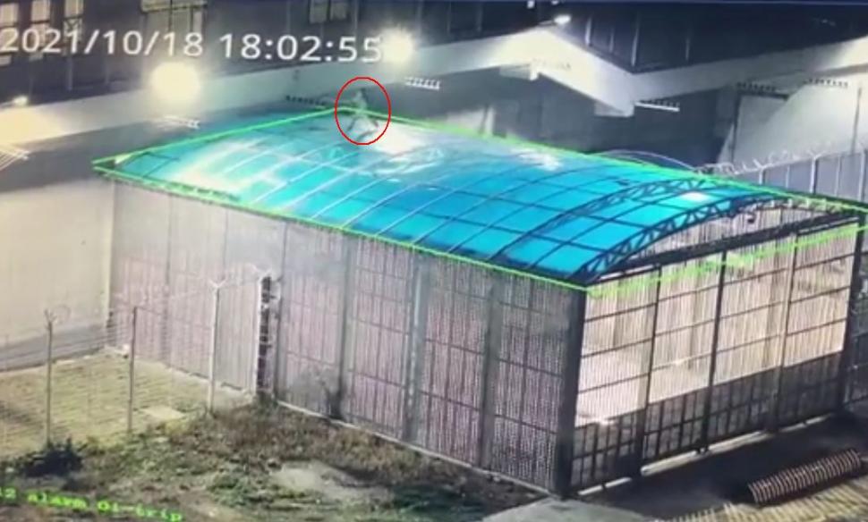 Spectacol dat de fugarul nord-coreean Zhu Xianjian: arestat în China, a evadat din  închisoare doborând un gard electric. Imaginile au devenit virale 732306