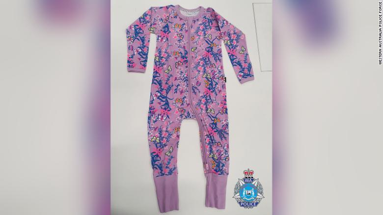 O fetiță de patru ani a dispărut din cortul părinților și este de negăsit. Guvernul oferă un milion de dolari pentru informații în acest caz, în Australia 732466