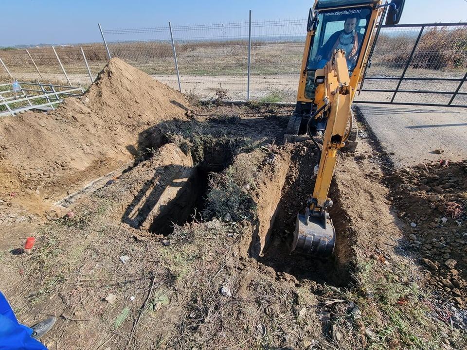 Gropi săpate pe marginea drumului, lângă cimitirul din Slobozia: "8 înmormântări ieri, 7 astăzi" 732546