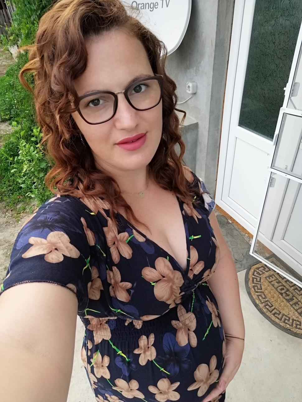 Ea este tânăra însărcinată din Brăila, omorâtă de fratele iubitului. Georgiana urma să nască peste două zile 732512