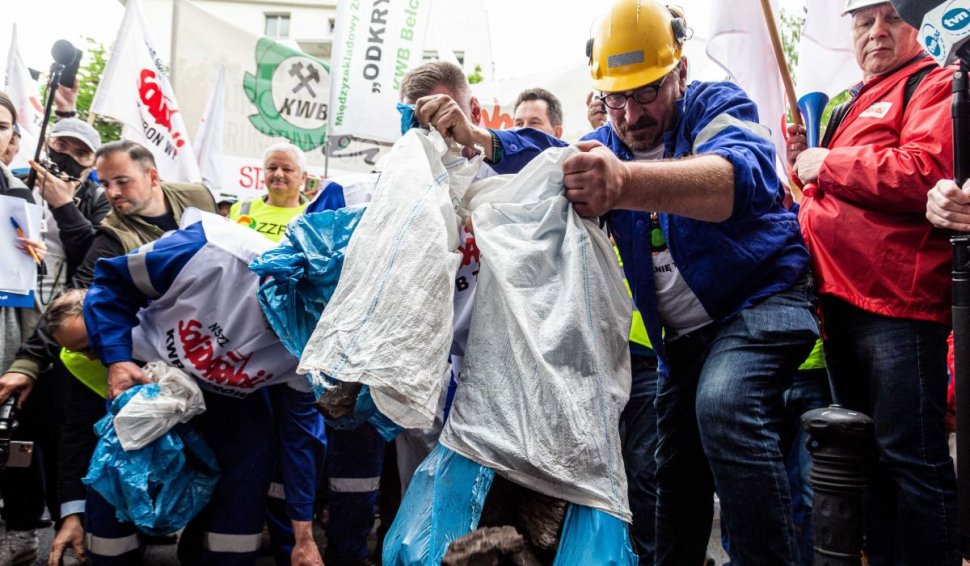 Minerii polonezi au protestat în fața Curții de Justiție europene din Luxemburg, care a decis să le închidă exploatarea de lignit