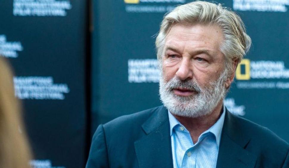 Cine i-a dat lui Alec Baldwin pistolul cu care a tras focul fatal. Surpriza de pe platou 732771