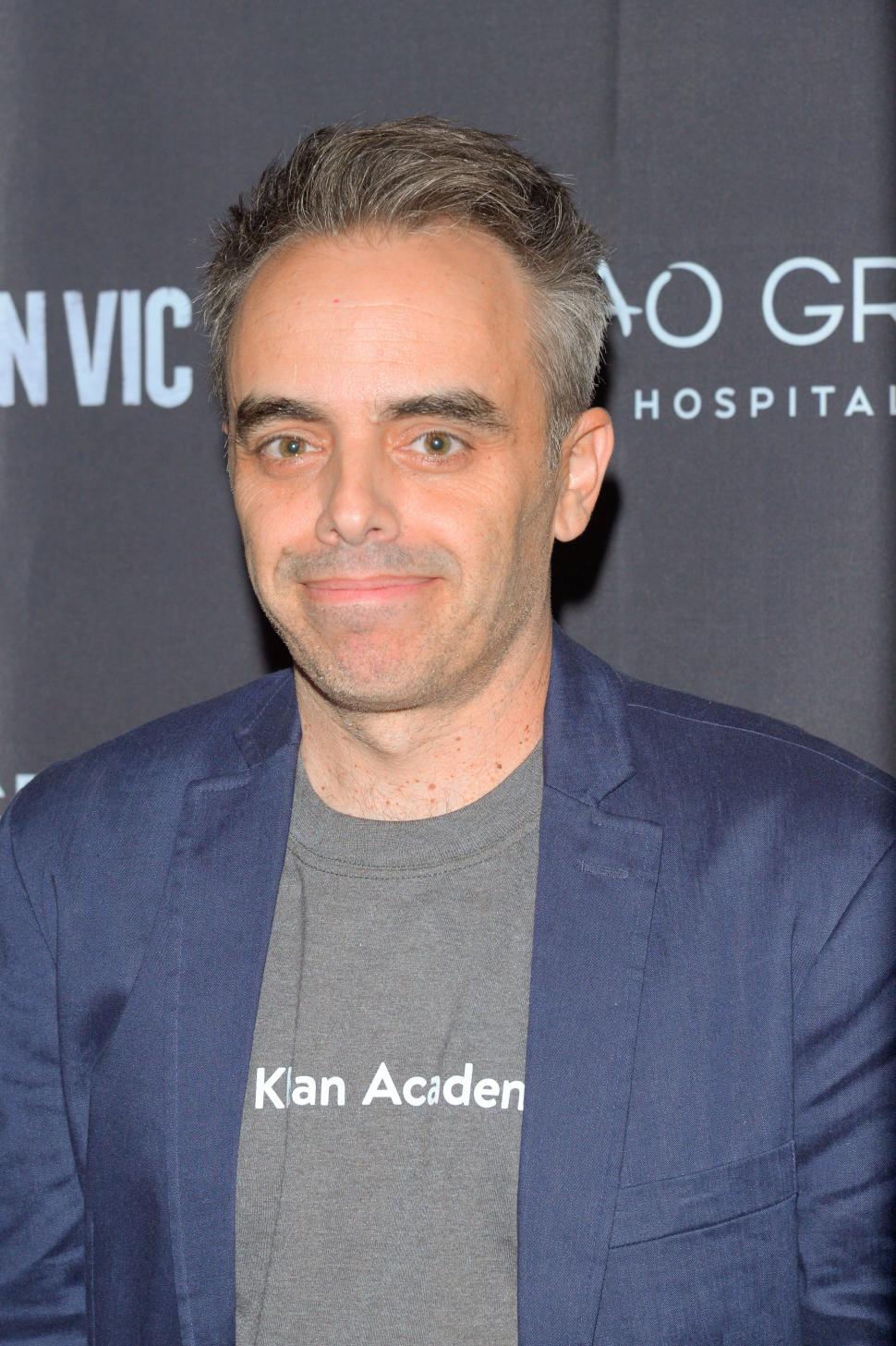 Cine i-a dat lui Alec Baldwin pistolul cu care a tras focul fatal. Surpriza de pe platou 732773