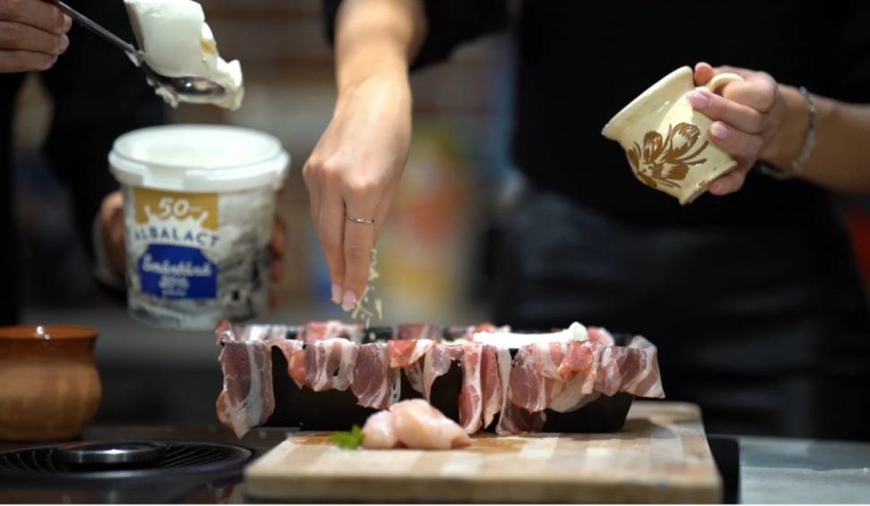 Ștefan Lungu și surorile Odagiu gătesc pui cu smântână și pesmet la cuptor, în prima ediție a noului show de cooking "Gătit la costum" 732676