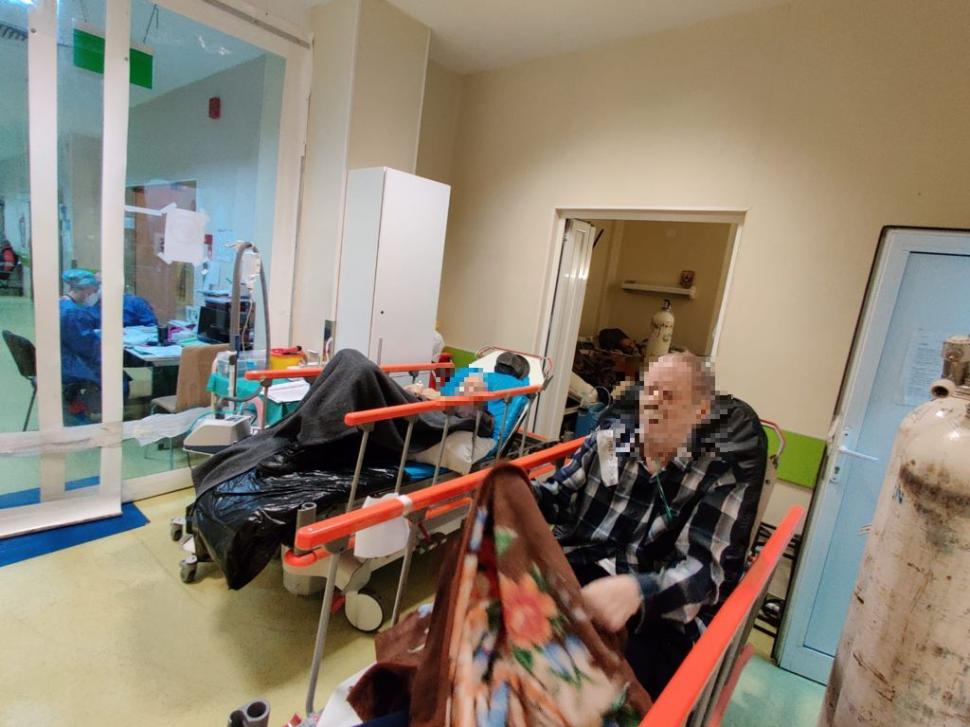 Imaginile dezastrului din spitale. Pacienți fără loc la Terapie Intensivă 732980