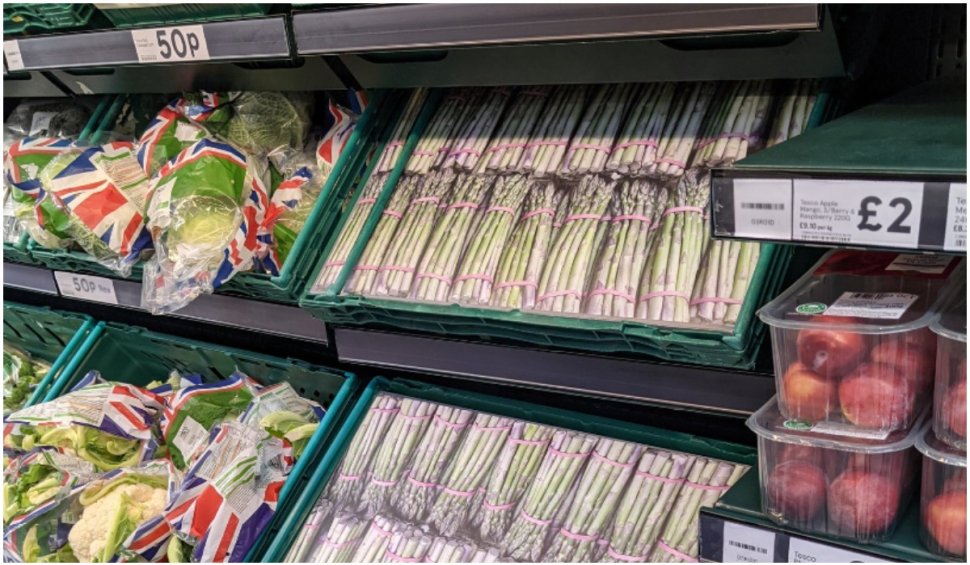 Magazinele din Marea Britanie pun fotografii cu alimente pentru a ascunde rafturile goale
