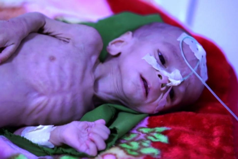 Viața sub talibani. Afganii își vând copiii pentru a mai trăi câteva luni. Echipa BBC, "ofertată" să cumpere un copil 733111