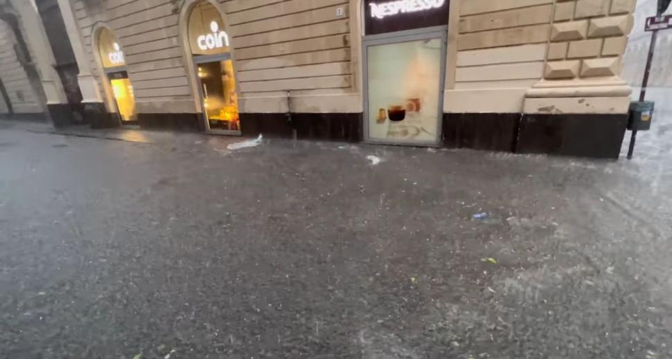 Fenomenul Medicane face ravagii în Italia. În Sicilia, străzile din Catania seamănă cu canalele venețiene 733098