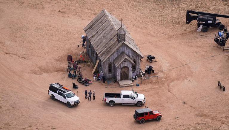 Filmul tragediei în care Alec Baldwin a ucis-o pe Halyna Hutchins, reconstituit secvență cu secvență. Autoritățile prezintă miercuri primele concluzii 733202