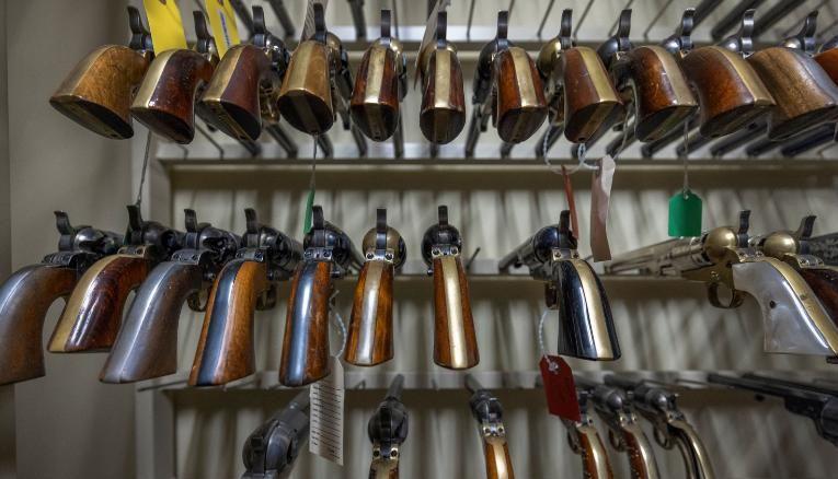 Filmul tragediei în care Alec Baldwin a ucis-o pe Halyna Hutchins, reconstituit secvență cu secvență. Autoritățile prezintă miercuri primele concluzii 733204