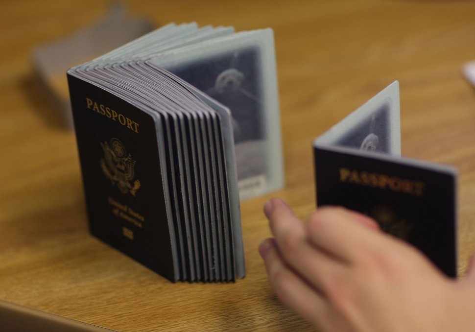 A fost emis primul pașaport pentru o persoană care nu se indentifică nici ca bărbat, nici ca femeie, în SUA