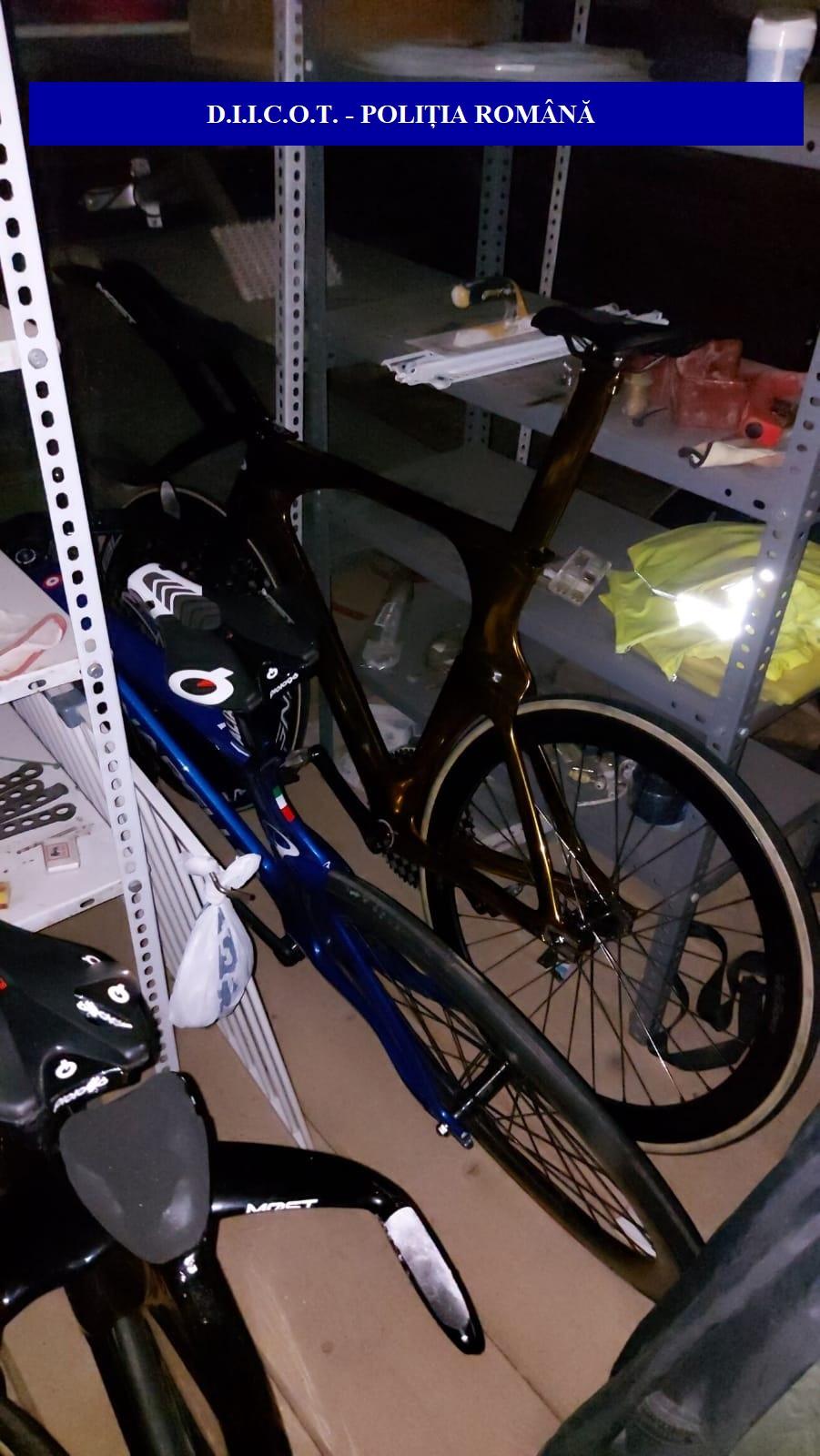 Patru români au furat bicicletele lotului național de ciclism al Italiei, în valoare de 600.000 de euro  733554