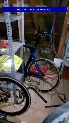 Patru români au furat bicicletele lotului național de ciclism al Italiei, în valoare de 600.000 de euro  733556