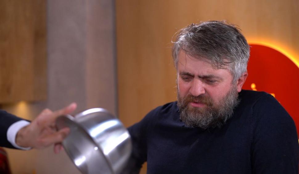 Ștefan Lungu și Alin Panc gătesc borş de sturion şi mreană condimentat cu umor şi voie bună, în ediţia a treia "Gătit la costum" 733488