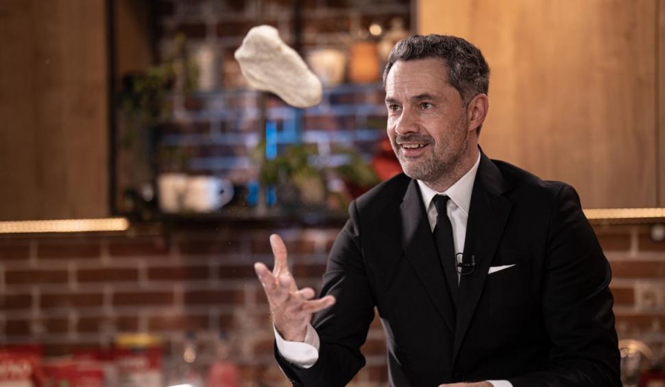 Bucătăria se face în paşi de dans în ediţia 4 "Gătit la costum". Cezar Ouatu, invitatul special din această ediţie 733664