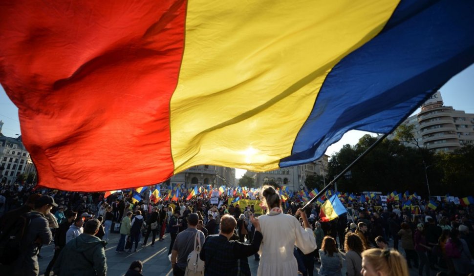 Sondaj în premieră naţională! În cine mai au încredere românii şi cine e vinovat pentru criza sanitară şi politică