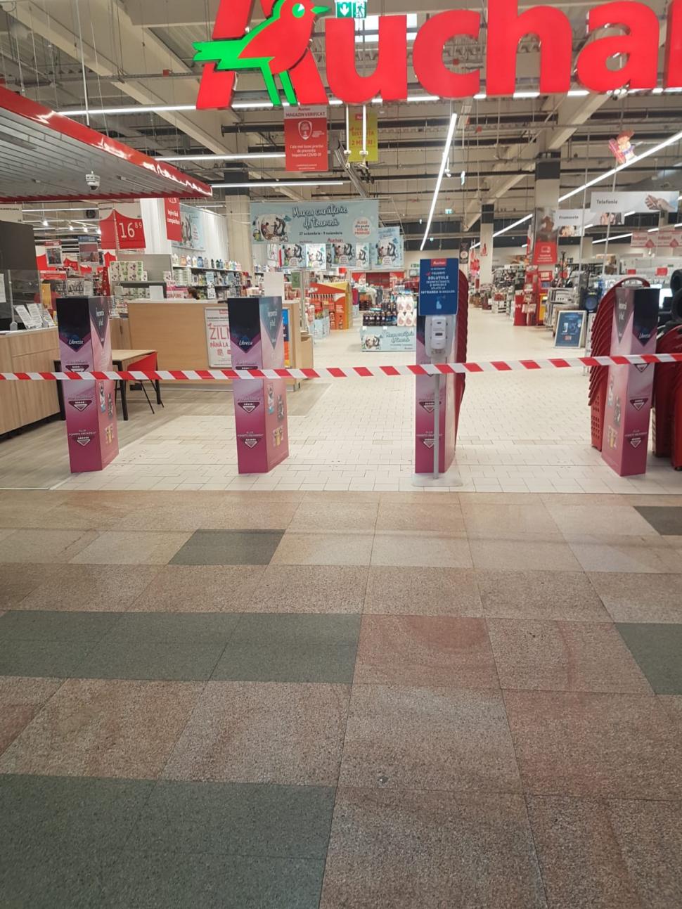 ANPC cere închiderea temporară a 4 magazine Auchan din București. Insecte moarte, produse expirate și mizerie la raioane 733902