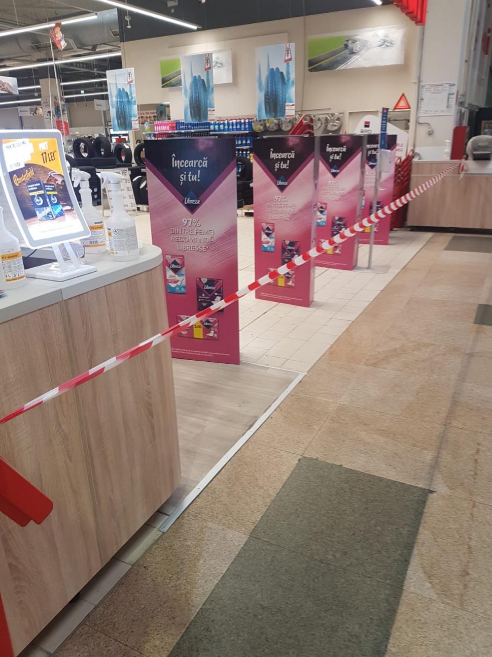 ANPC cere închiderea temporară a 4 magazine Auchan din București. Insecte moarte, produse expirate și mizerie la raioane 733903