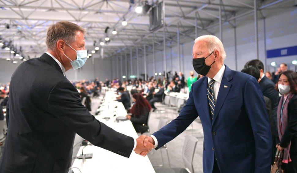 Klaus Iohannis, strângere de mână cu Joe Biden la COP26, unde secretarul general ONU a avertizat: "Ne săpăm singuri groapa!"