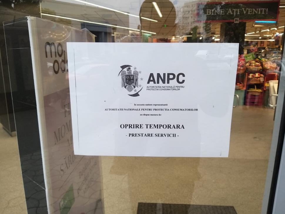 ANPC cere închiderea temporară a 4 magazine Mega Image din București. Gândaci în zona de patiserie, alimente cu mucegai, vitrine ruginite şi resturi alimentare 734101