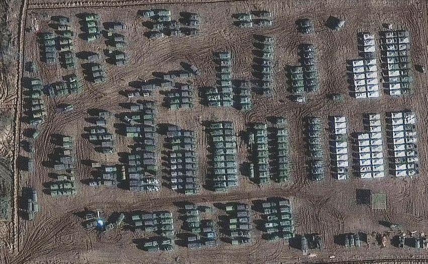 Rusia a masat tancuri și trupe la granița cu Ucraina. Pentagonul confirmă "o activitate neobișnuită" a armatei ruse 734056