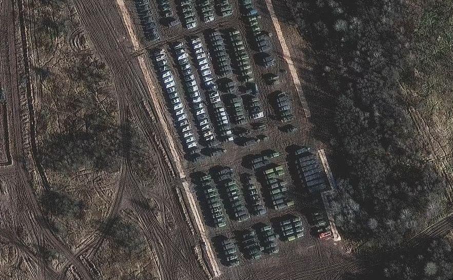 Rusia a masat tancuri și trupe la granița cu Ucraina. Pentagonul confirmă "o activitate neobișnuită" a armatei ruse 734059