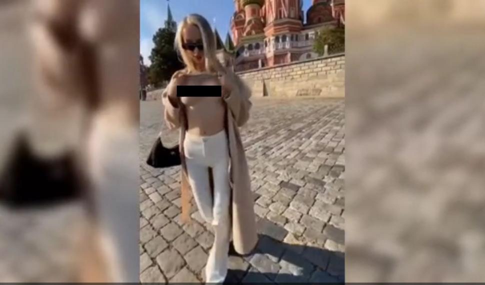 Influenceri și vedete dau fuga să-și arate public părțile intime lângă Kremlin sau secții de poliție din Moscova. Rita Fox, ultima din club. Reacția autorităților 734299