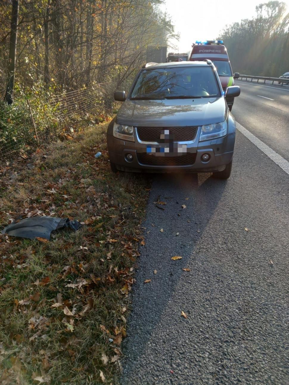 Cinci răniţi, în urma unui accident pe autostradă. O maşină s-a răsturnat în pădure 734388