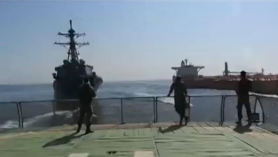 Incident grav în Golful Oman: Iranul a difuzat imagini cu nave de război americane și pretinde că a împiedicat capturarea unui petrolier 734454