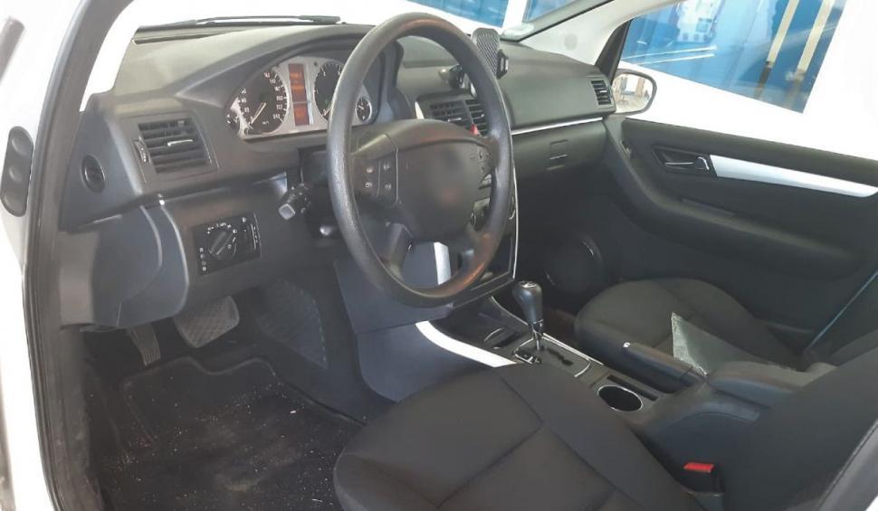 Şofer român refuzat de RAR, după ce a inversat pedalele unei maşini, în Caraş-Severin 734385