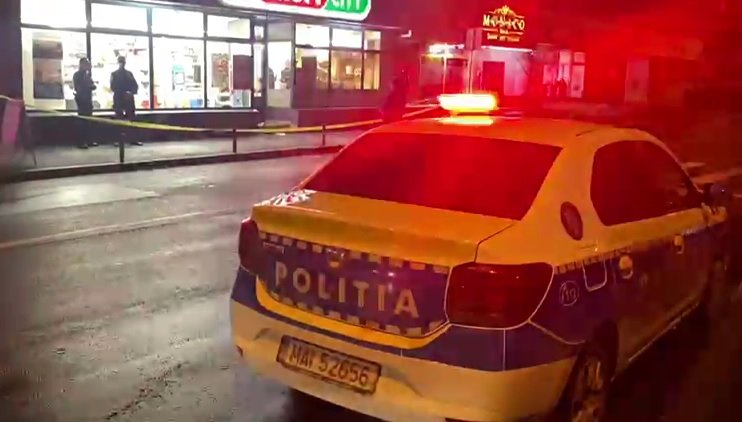 Un tânăr cu probleme psihice a înjunghiat la întâmplare o femeie într-un supermarket din Cluj-Napoca